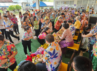 ร่วมประเพณีสรงน้ำพระ รดน้ำขอพรผู้ว่าราชการจังหวัดอุตรดิตถ์ พารามิเตอร์รูปภาพ 6