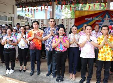 ร่วมประเพณีสรงน้ำพระ รดน้ำขอพรผู้ว่าราชการจังหวัดอุตรดิตถ์ พารามิเตอร์รูปภาพ 8
