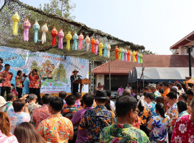 ร่วมประเพณีสรงน้ำพระ รดน้ำขอพรผู้ว่าราชการจังหวัดอุตรดิตถ์ พารามิเตอร์รูปภาพ 11