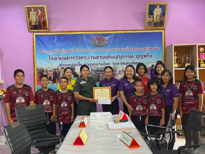 มอบเงินรางวัลพร้อมเกียรติบัตรชนะเลิศการประกวดการบันทึกรายงานการประชุมในสหกรณ์นักเรียน ... พารามิเตอร์รูปภาพ 1