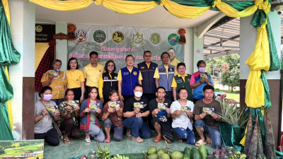 พิธีแจกสมุดสมุดประจำตัวผู้ได้รับการคัดเลือกให้ทำกินในชุมชน ... พารามิเตอร์รูปภาพ 1