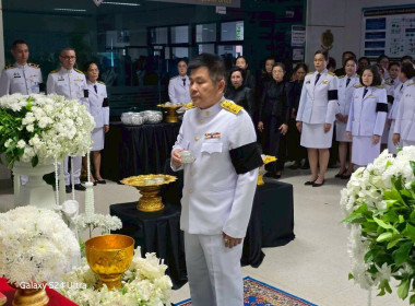 ร่วมพิธีถวายสักการะและพิธีถวายน้ำสรงพระบรมศพสมเด็จพระนางเจ้าสิริกิติ์ พระบรมราชินีนาถพระบรมราชชนนีพันปีหลวง เบื้องหน้าพระฉายาลักษณ์ ... พารามิเตอร์รูปภาพ 5